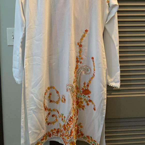 White Garment with pants (set) - Picture 3 of 3